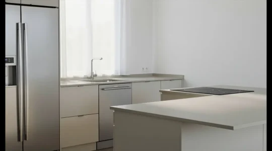 Comparación de electrodomésticos de alta eficiencia energética en una cocina moderna